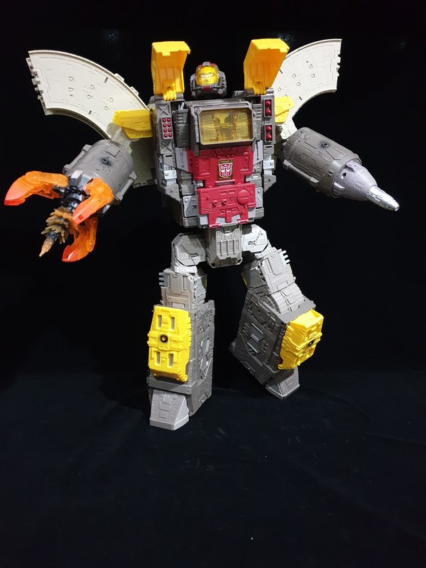 In Hand Images Wfc S29 Omega Supreme Bases  (3 of 17)